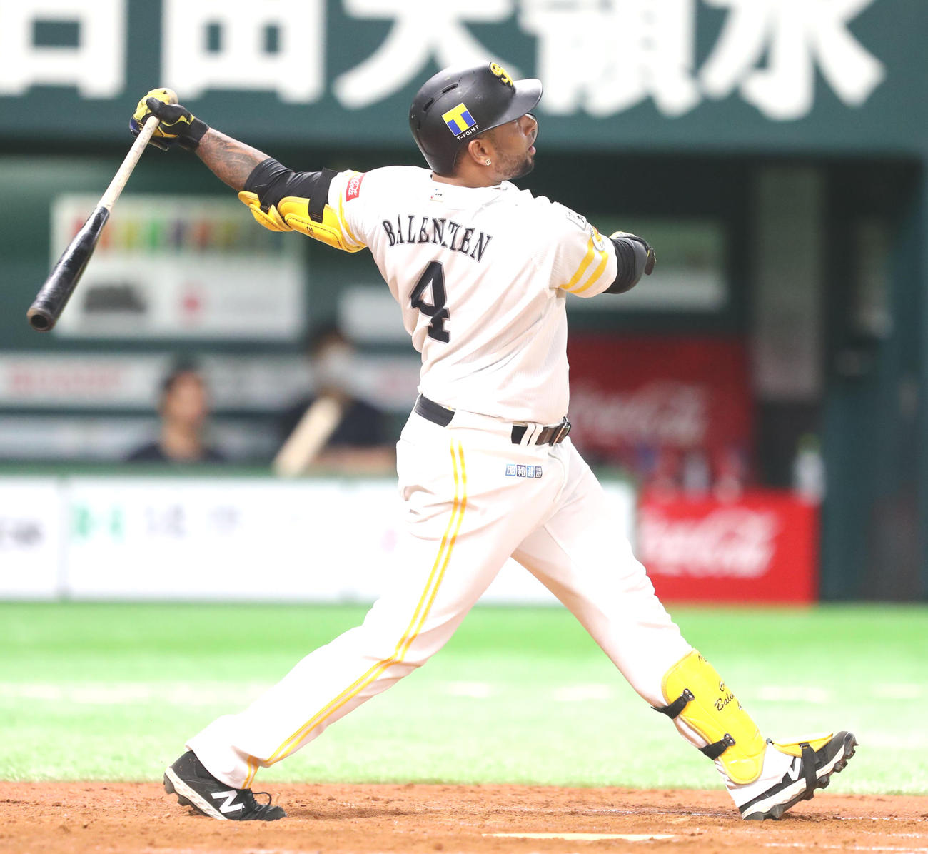 ソフトバンク対オリックス　8回裏ソフトバンク2死、ウラディミール・バレンティンは左越え本塁打を放つ（撮影・梅根麻紀）