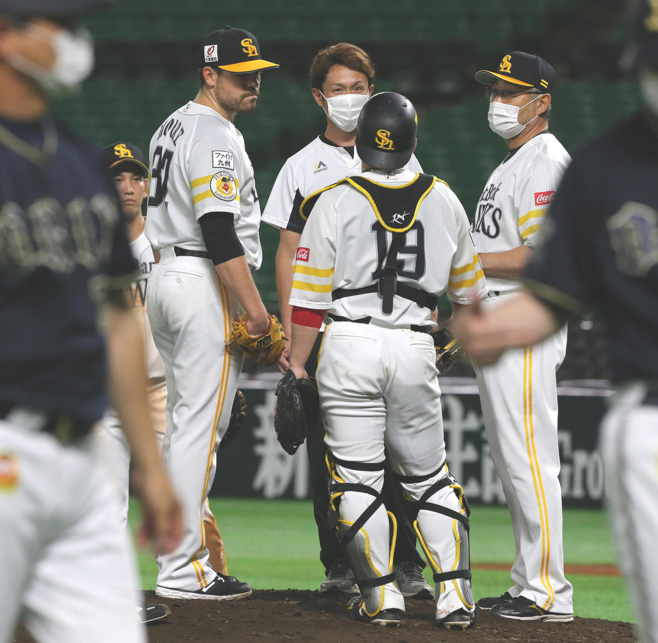 5回表オリックス1死満塁、吉田正尚に中越え2点二塁打を打たれ、降板するムーア（撮影・菊川光一）