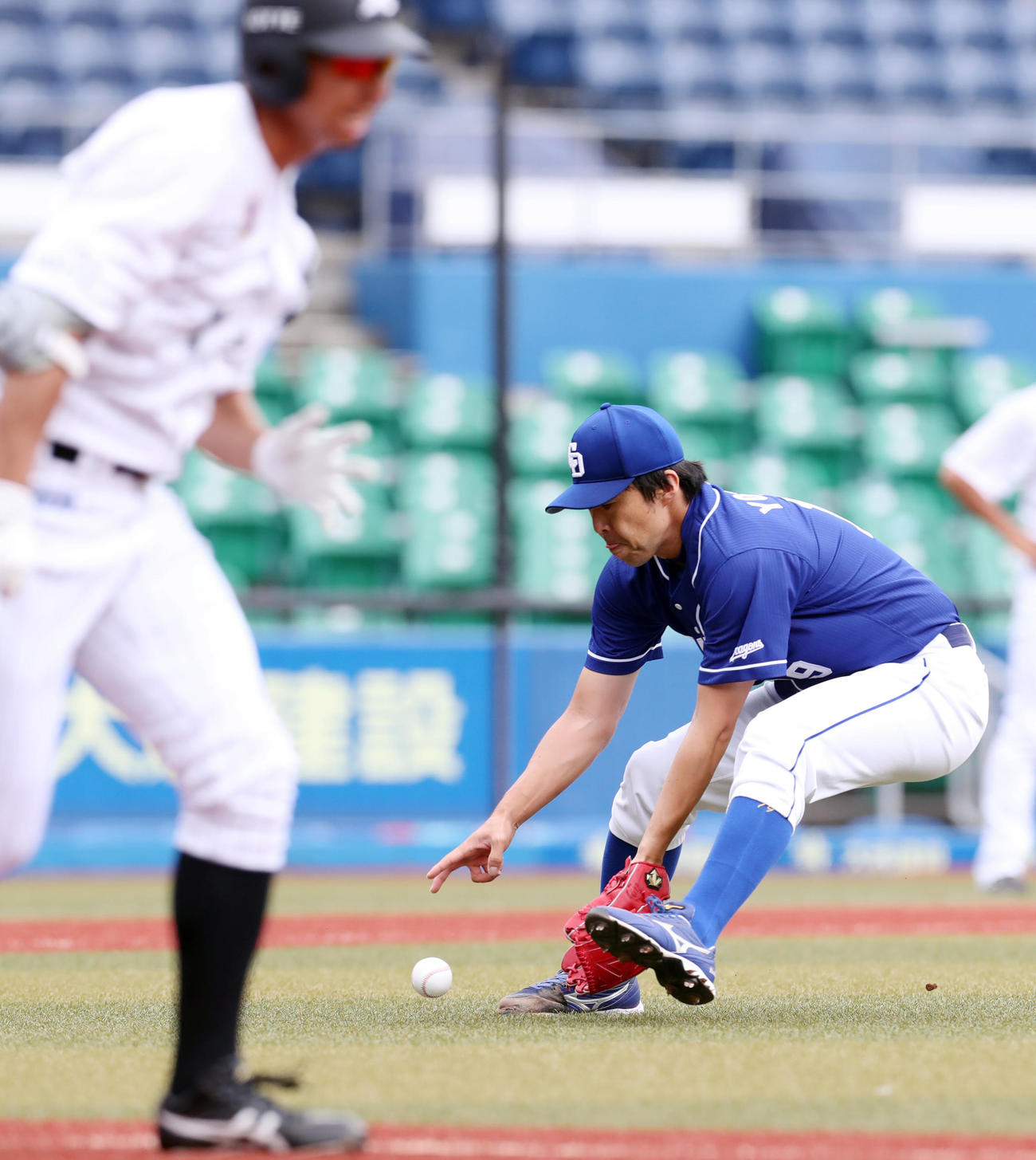 ロッテ対中日　1回裏ロッテ無視、福田永将を投ゴロに仕留める中日先発の吉見（撮影・垰建太）