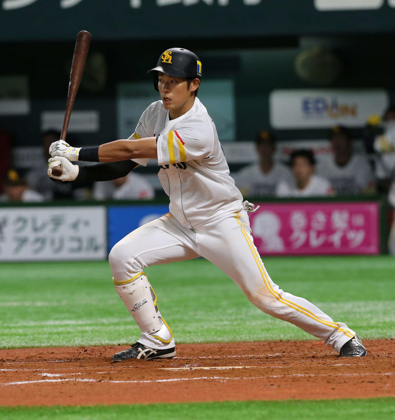 3回裏ソフトバンク1死一塁、上林は中前打を放つ（撮影・菊川光一）