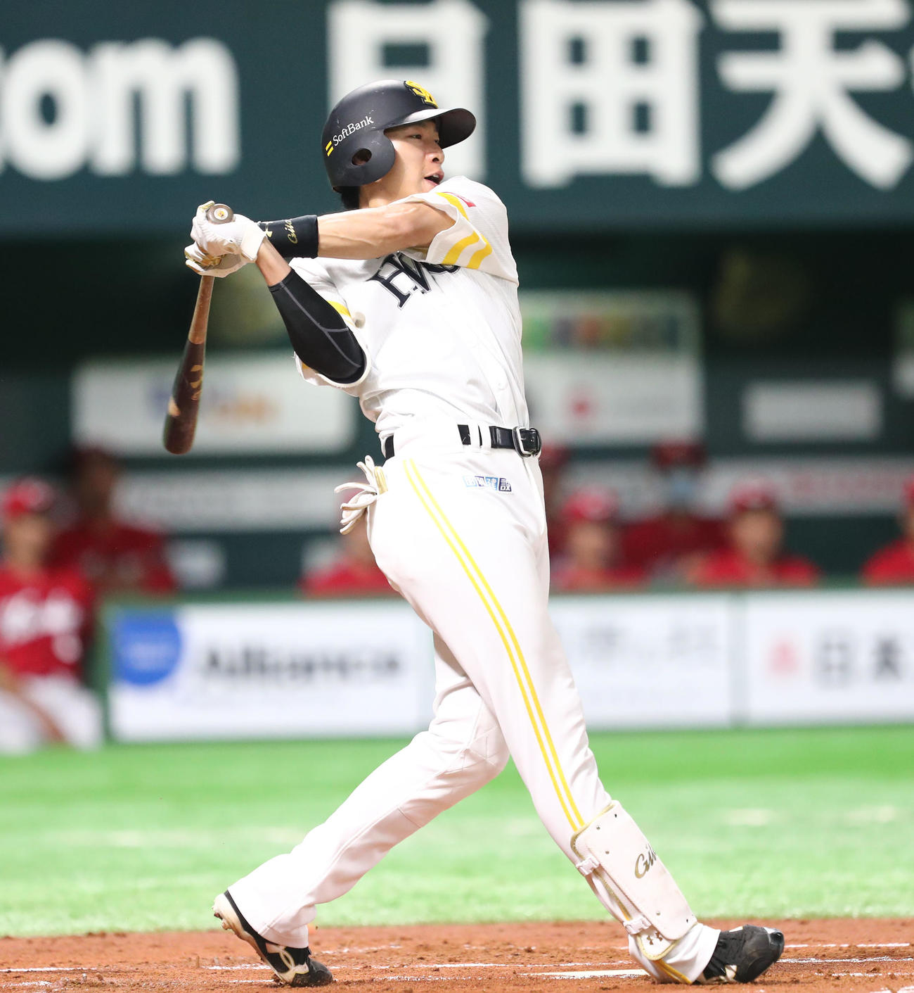 ソフトバンク対広島　1回裏ソフトバンク1死、柳田悠岐は右中間二塁打を放つ（撮影・梅根麻紀）