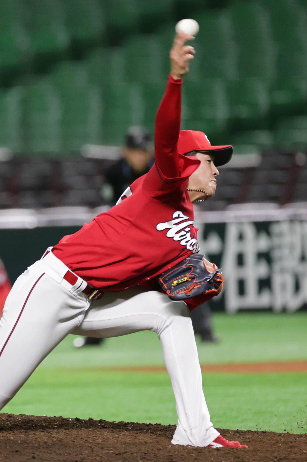 力投する広島遠藤（撮影・加藤孝規）
