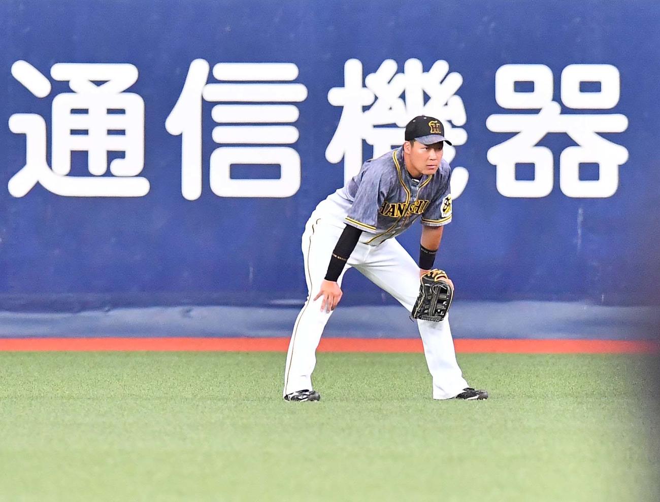 オリックス対阪神　6回から右翼の守備につく大山悠輔（撮影・上田博志）
