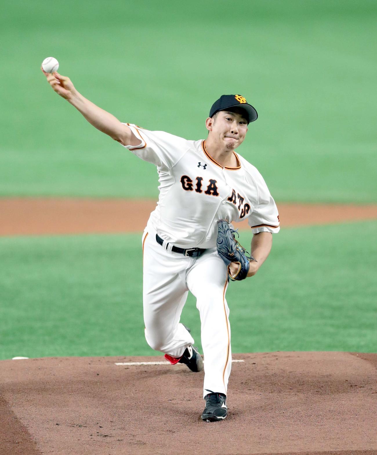 5回を2失点に抑える巨人先発の菅野（撮影・佐藤翔太）