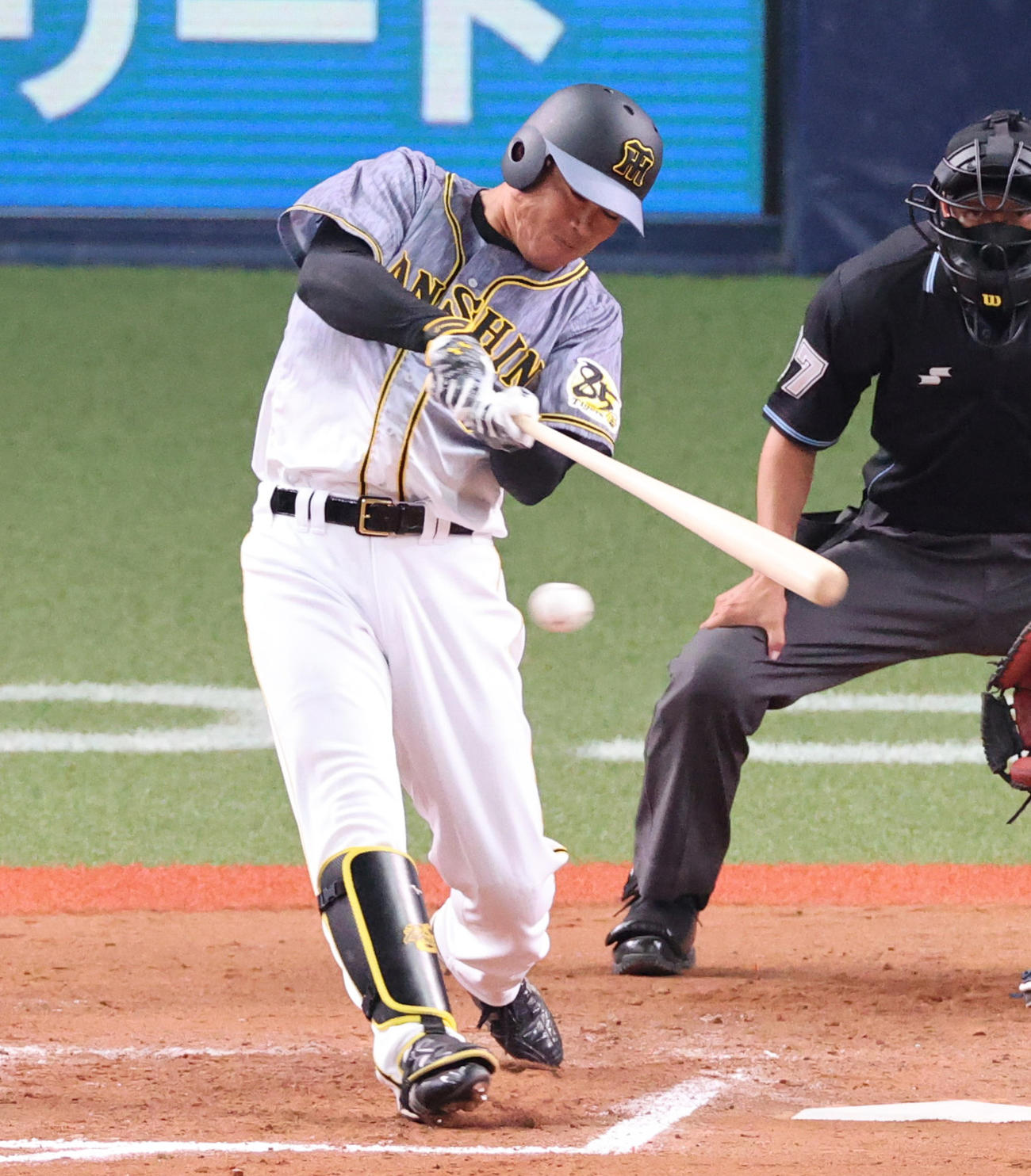 オリックス対阪神　7回表阪神無死、右前打を放つ福留孝介（撮影・清水貴仁）