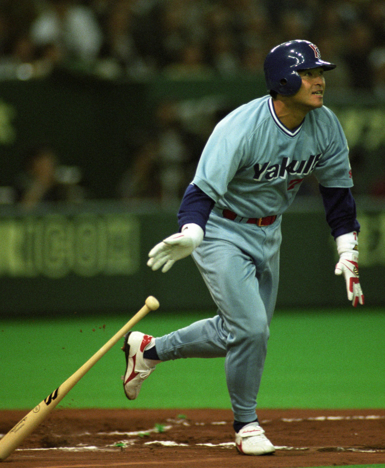 3打席連続のソロ本塁打を放つヤクルト小早川（1997年4月4日撮影）