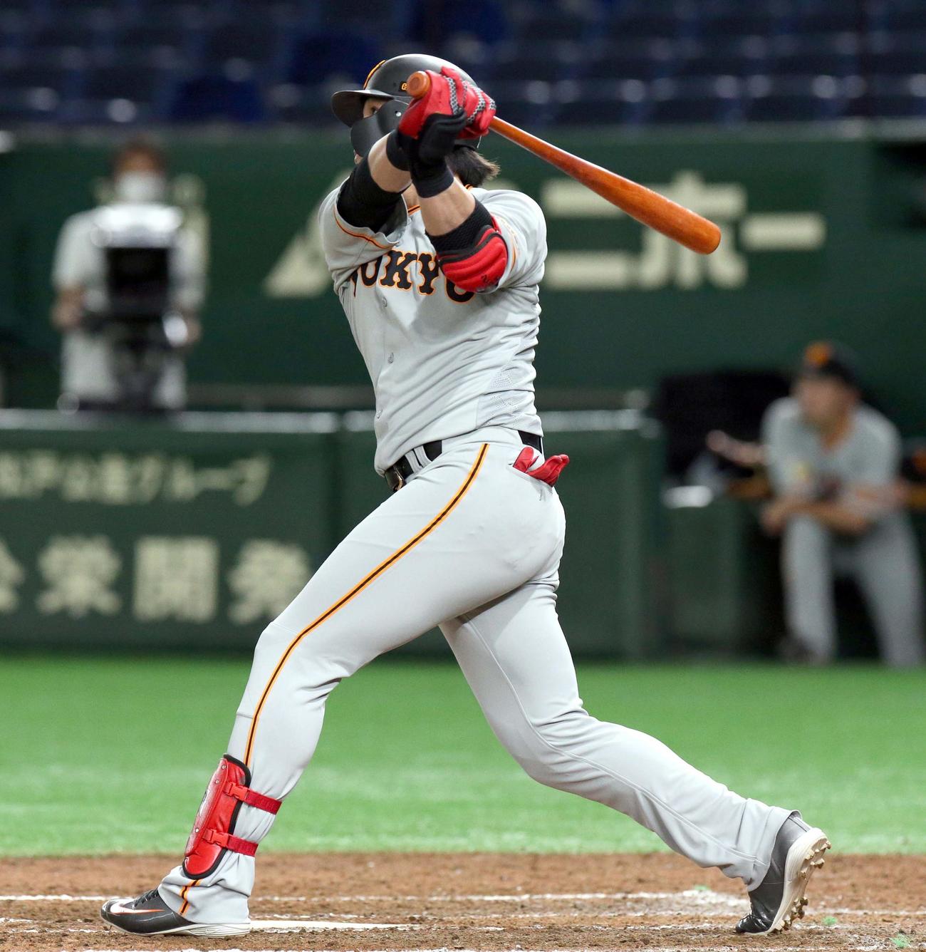 巨人対日本ハム　5回表巨人無死、陽岱鋼は中越えソロ本塁打を放つ（撮影・佐藤翔太）