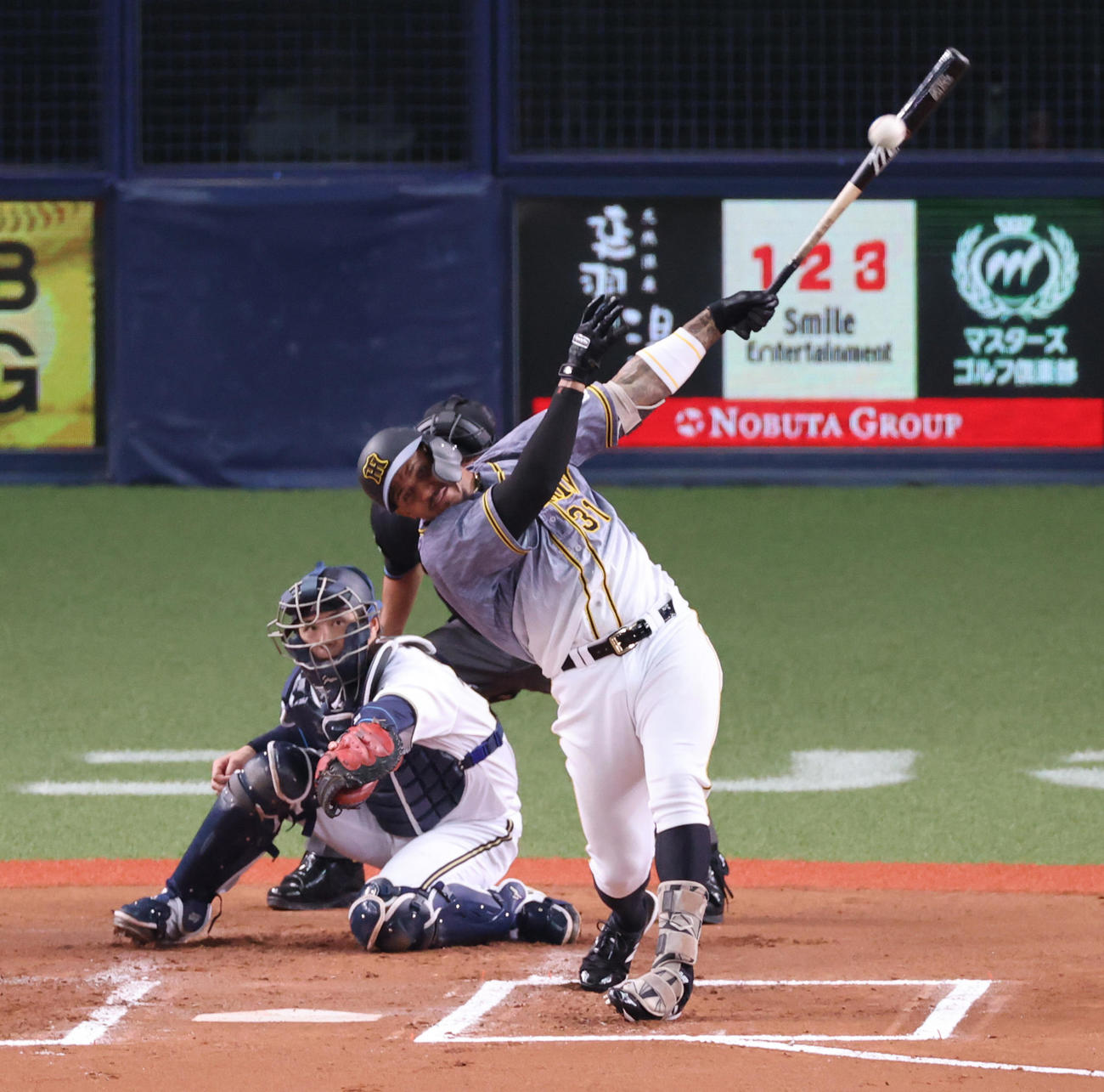 練習試合　オリックス対阪神　6回表阪神2死三塁、左中間へ先制適時二塁打を放つジェフリー・マルテ（撮影・清水貴仁）