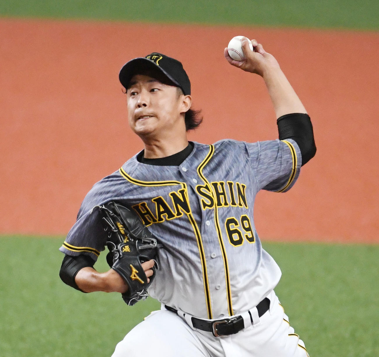 オリックス対阪神　阪神4番手の島本（撮影・前岡正明）