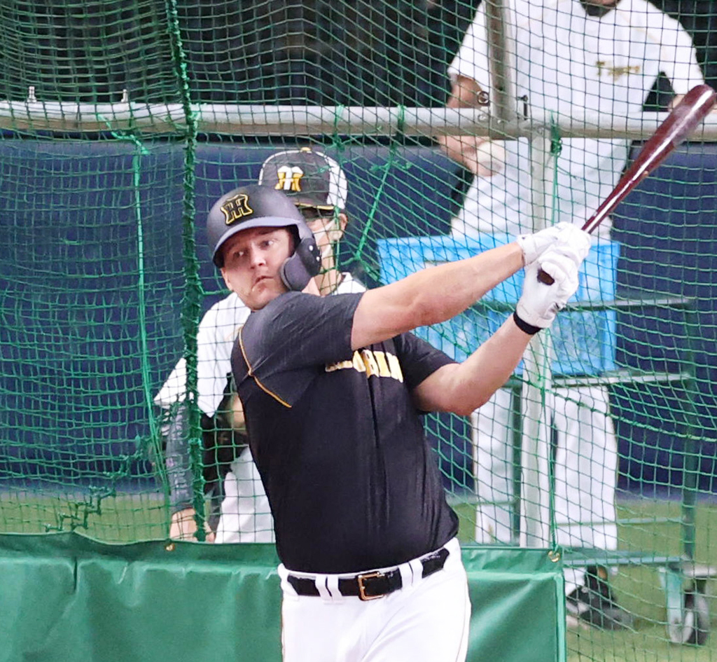 オリックスとの練習試合前にフリー打撃を行うジェリー・サンズ（撮影・清水貴仁）