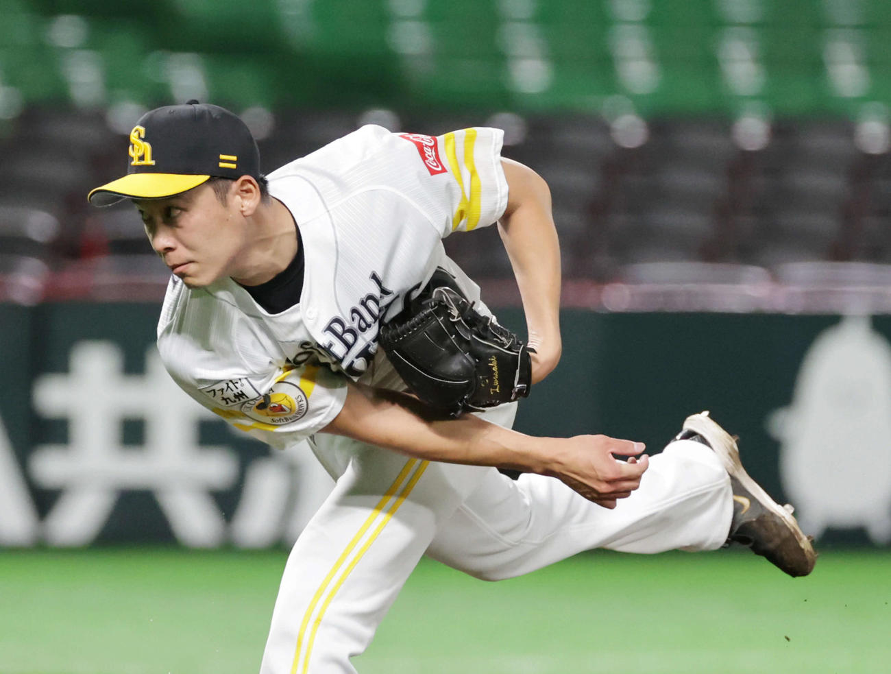 ソフトバンク対広島　8回表を無失点に抑えたソフトバンク岩崎（撮影・加藤孝規）