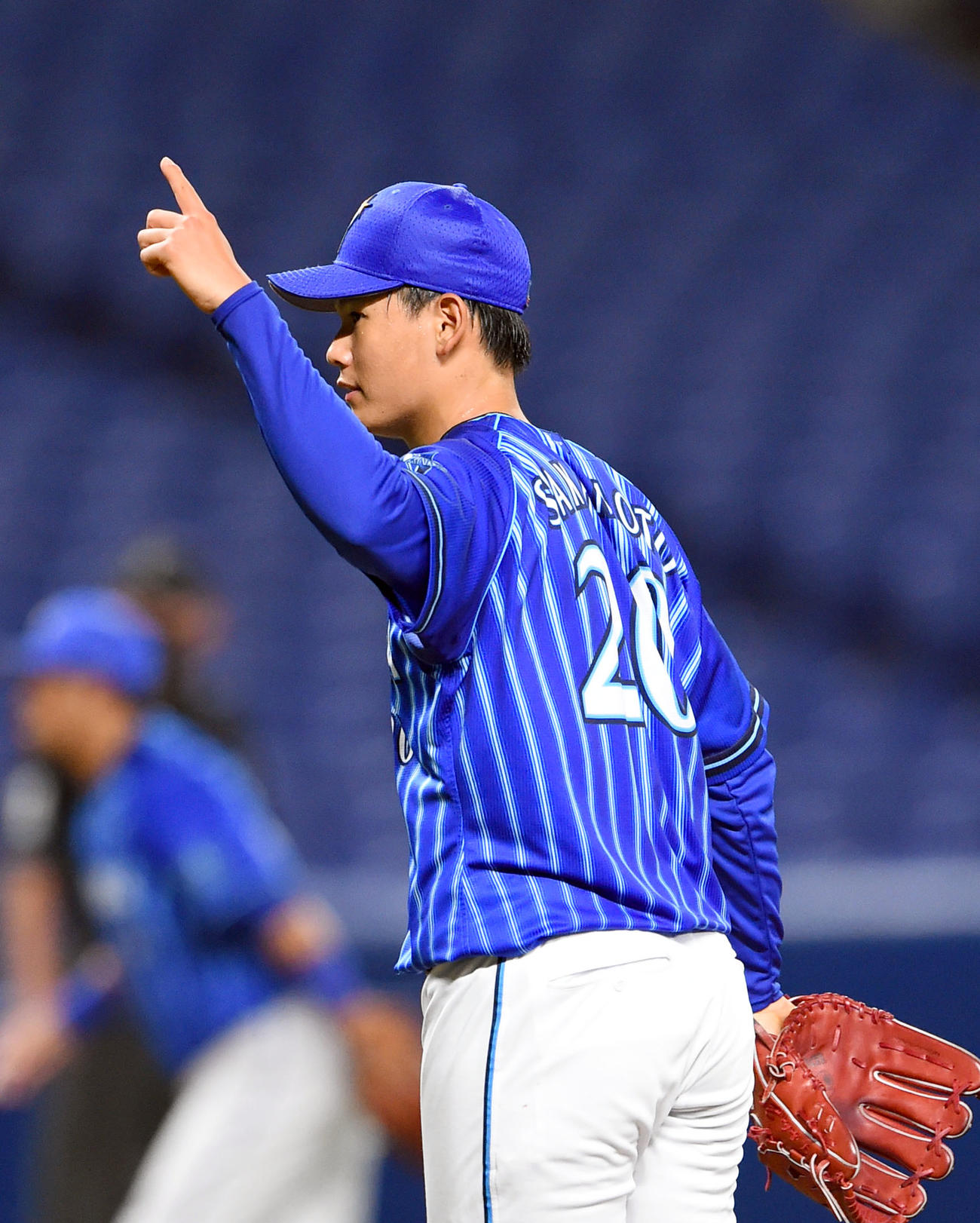 中日対DeNA　7回裏中日2死、渡辺勝のスイングをアピールするDeNA2番手の坂本裕哉（撮影・森本幸一）