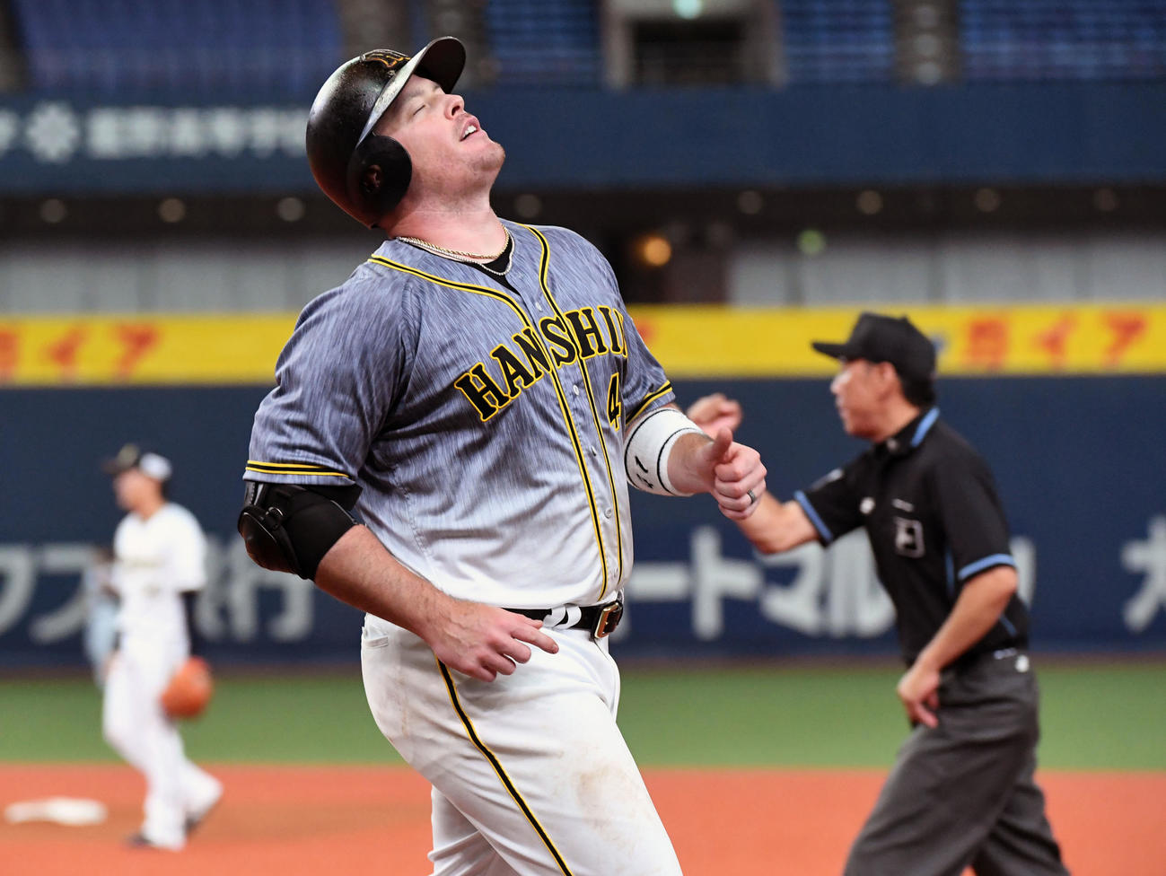 オリックス対阪神　6回表阪神無死一、二塁、二塁ゴロ併殺に倒れがっくりするボーア（撮影・前岡正明）