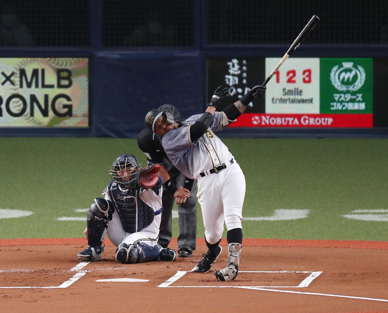 オリックス対阪神　1回表阪神1死二塁、左中間へ先制の適時二塁打を放つマルテ（撮影・前田充）