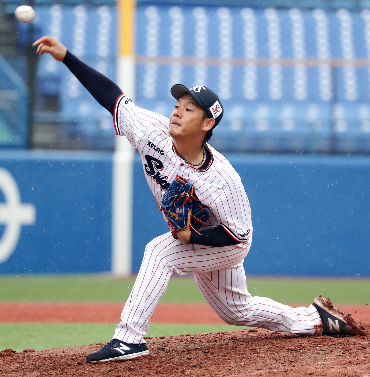 ヤクルト対楽天　力投するヤクルト先発の小川（撮影・浅見桂子）