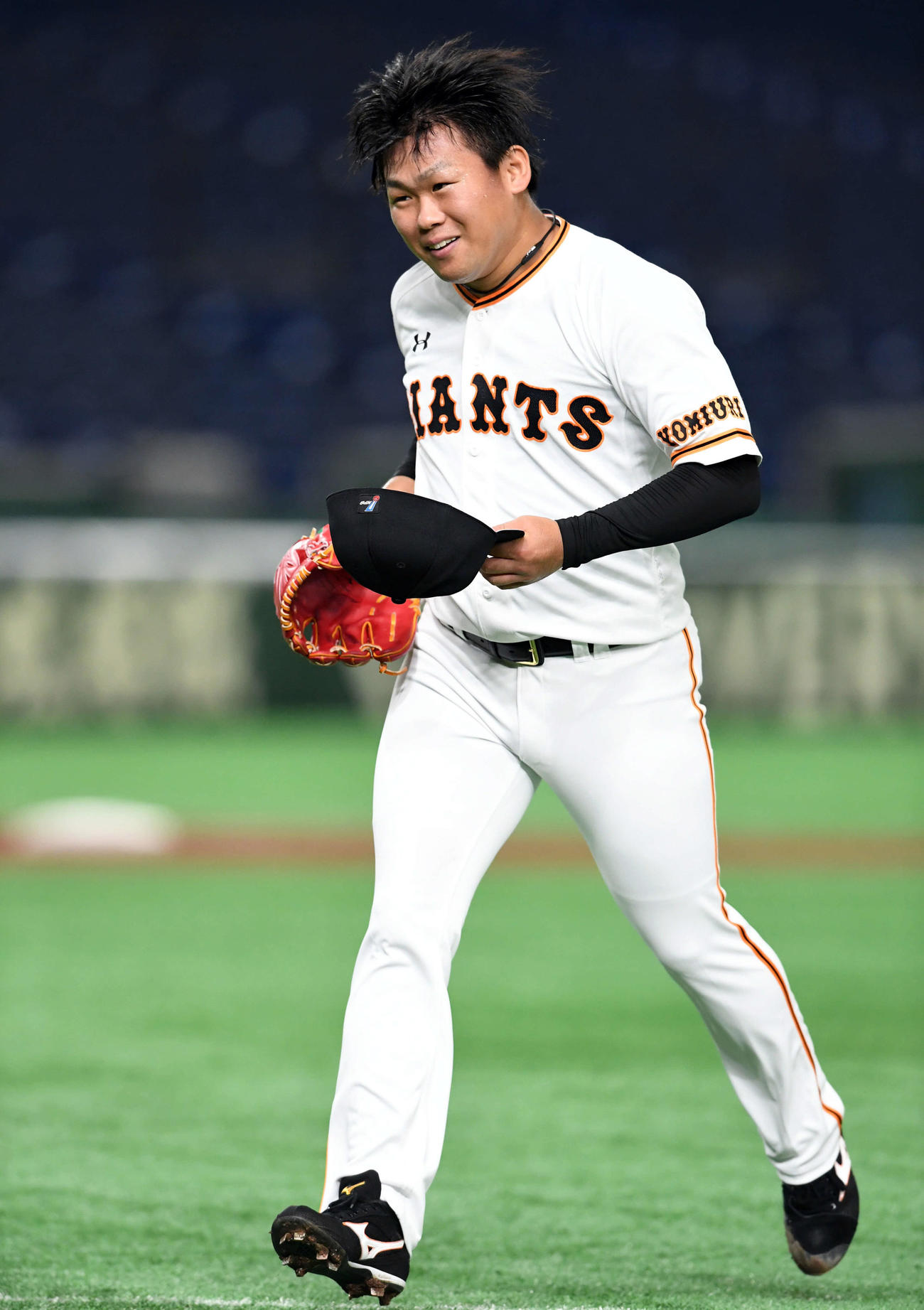 巨人対日本ハム　初回を無失点に抑えた巨人の先発田口（撮影・たえ見朱実）