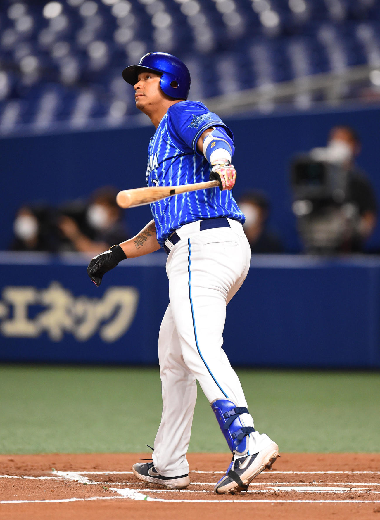 プロ野球練習試合　中日対DeNA　2回表DeNA無死、左越え本塁打を放ったホセ・ロペス（撮影・森本幸一）