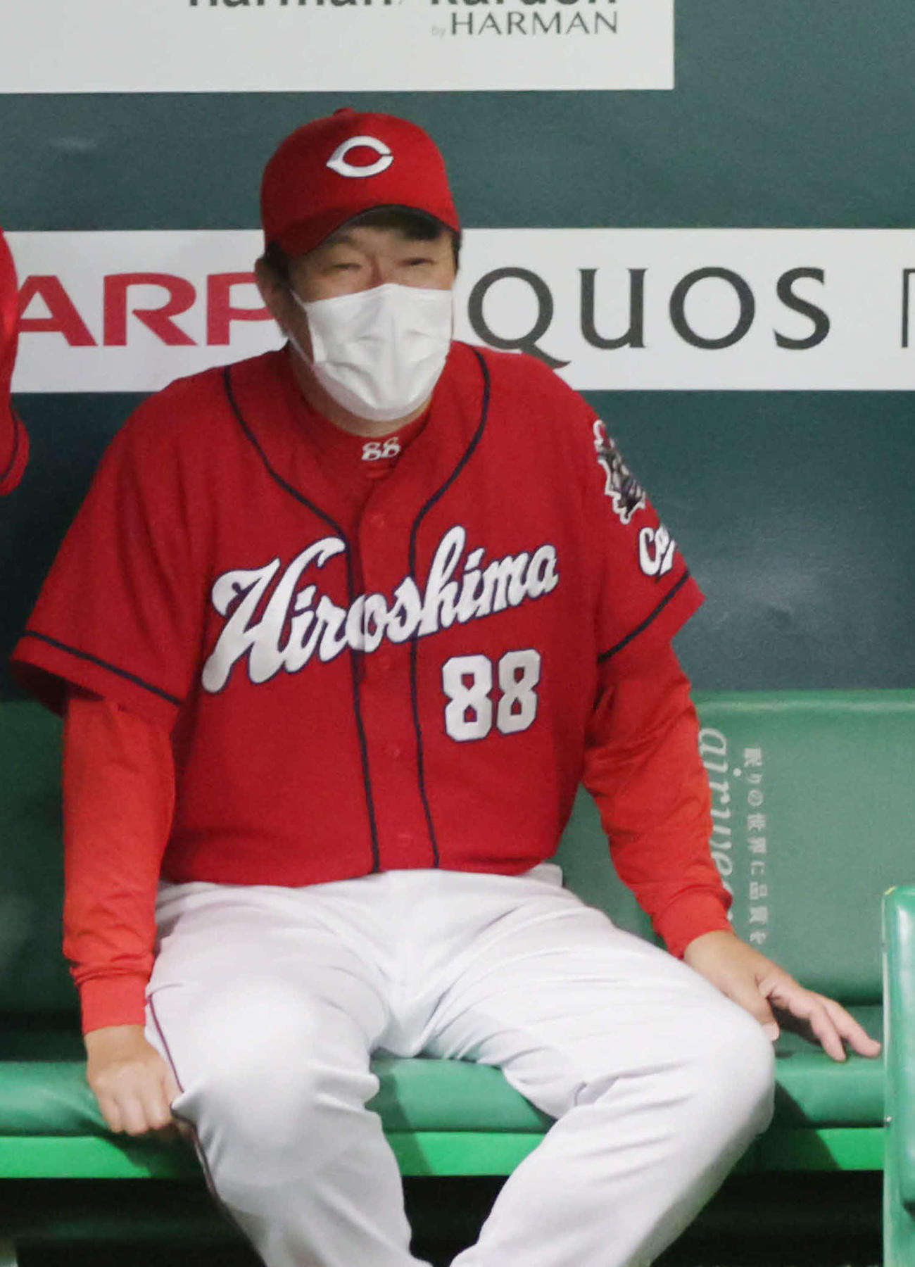 練習試合ソフトバンク対広島　ベンチの広島佐々岡監督（撮影・加藤孝規）