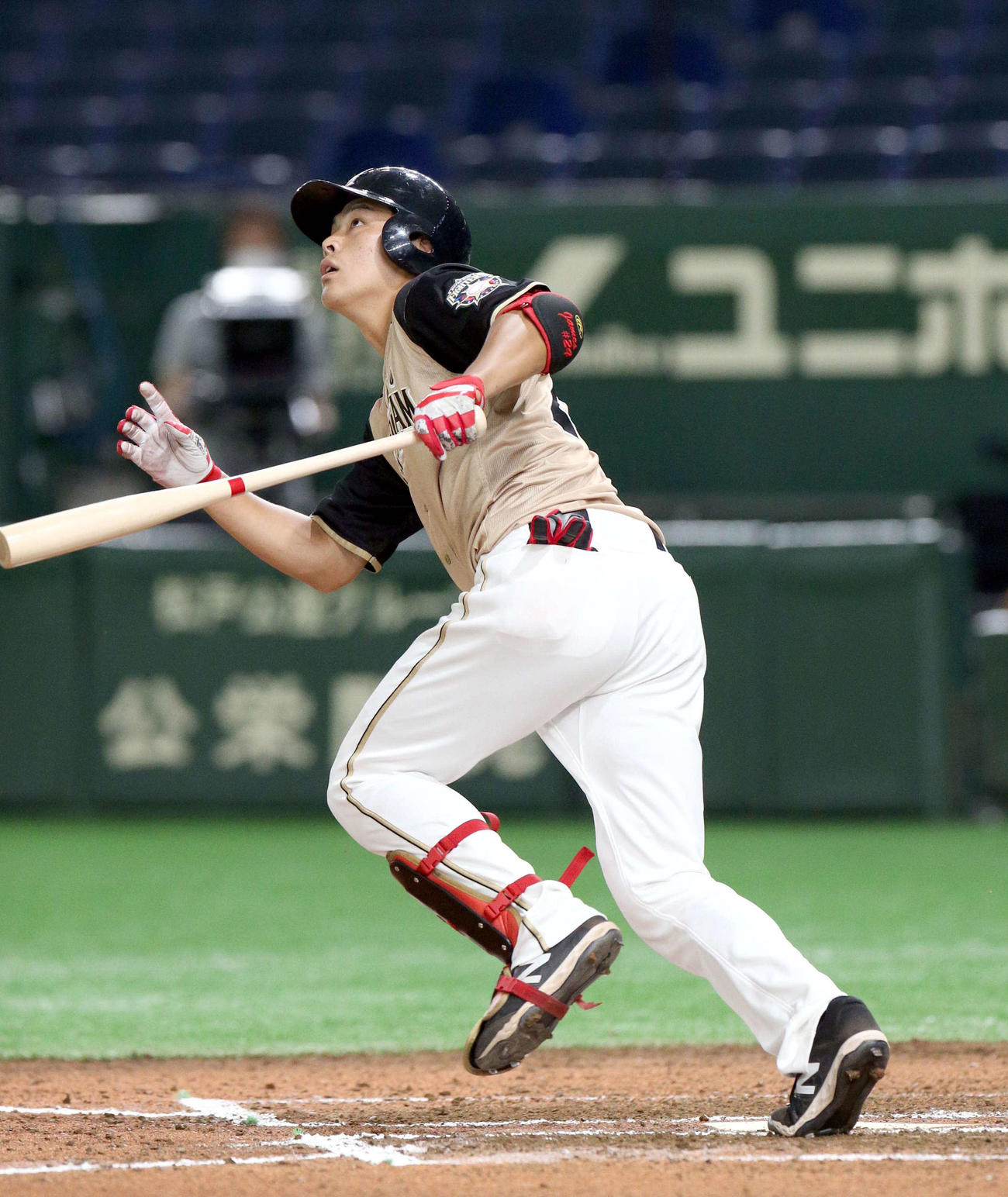 巨人対日本ハム　6回表日本ハム1死、野村はソロ本塁打を放つ（撮影・佐藤翔太）