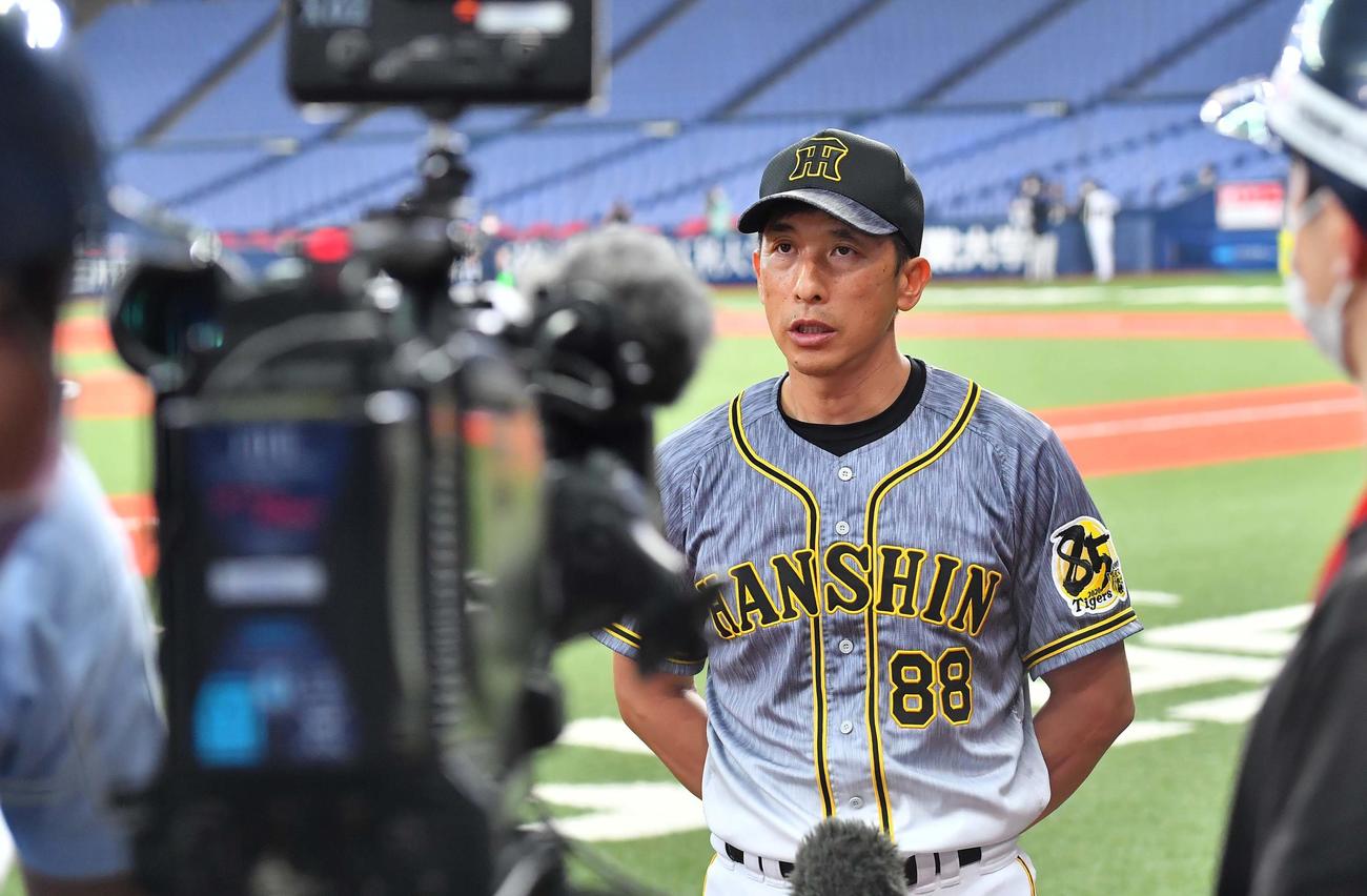 オリックス対阪神　試合後のインタビューに答える矢野監督（撮影・上田博志）