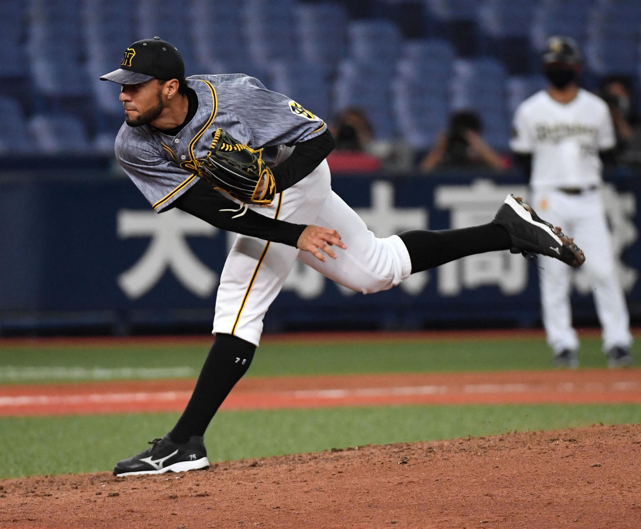 練習試合オリックス対阪神　阪神4番手のロベルト・スアレス（撮影・前岡正明）