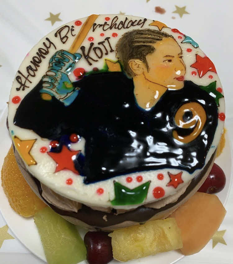 新婚のオリックス大城が27歳の誕生日を妻の早紀さんに祝ってもらったバースデーケーキ