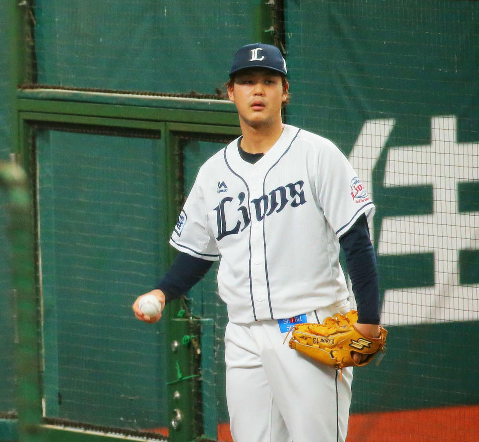 14日、ブルペンで調整した西武高橋光　