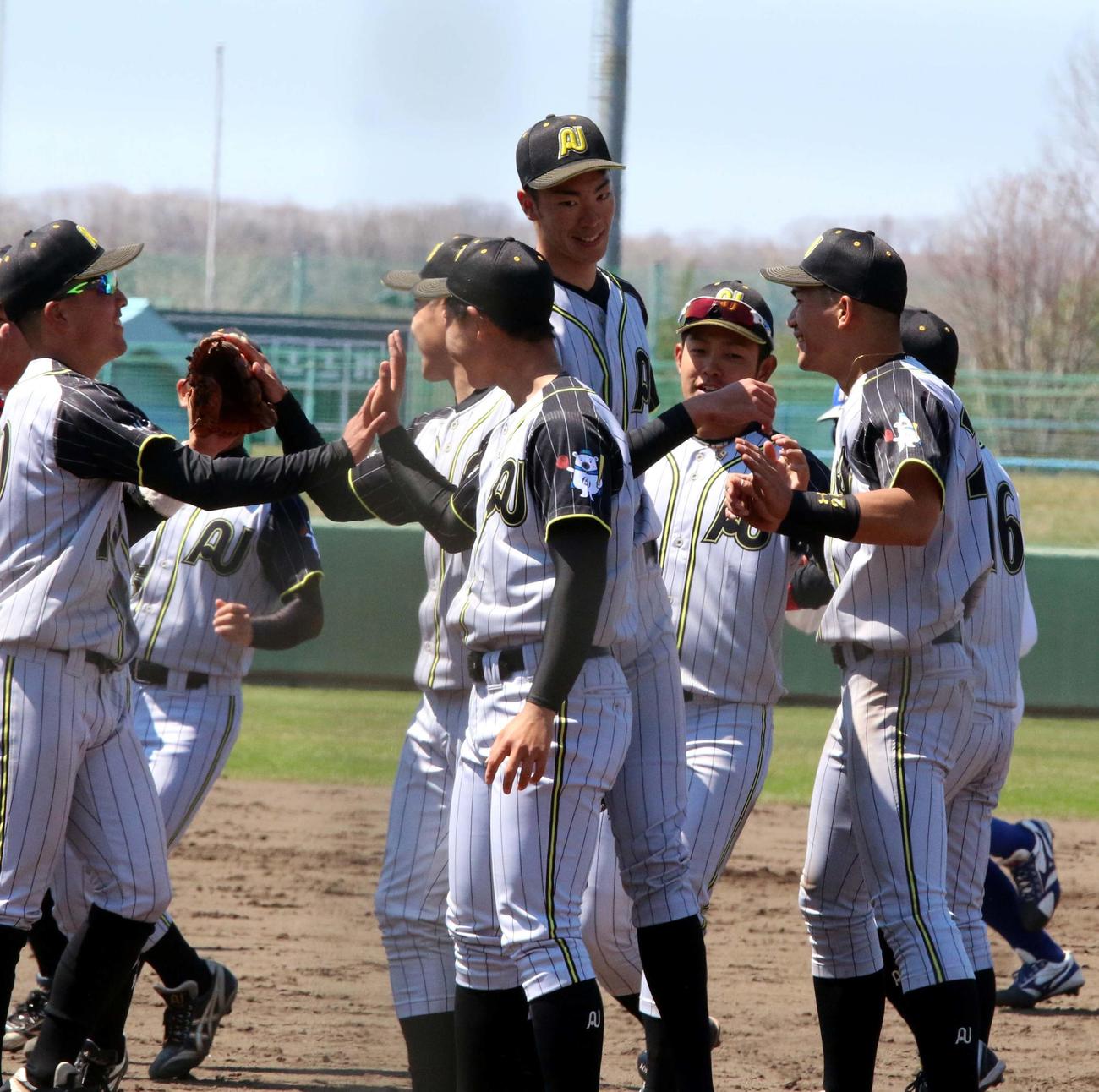 北海道6大学野球春期リーグ　旭川大の選手ら（2019年4月28日撮影）