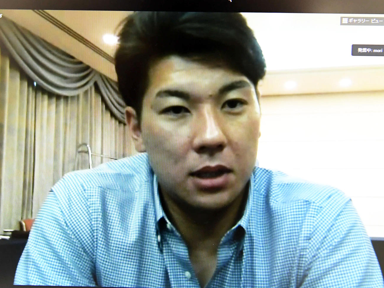プロ野球選手会の臨時大会を終えてリモート会見を開く炭谷会長（撮影・山崎安昭）