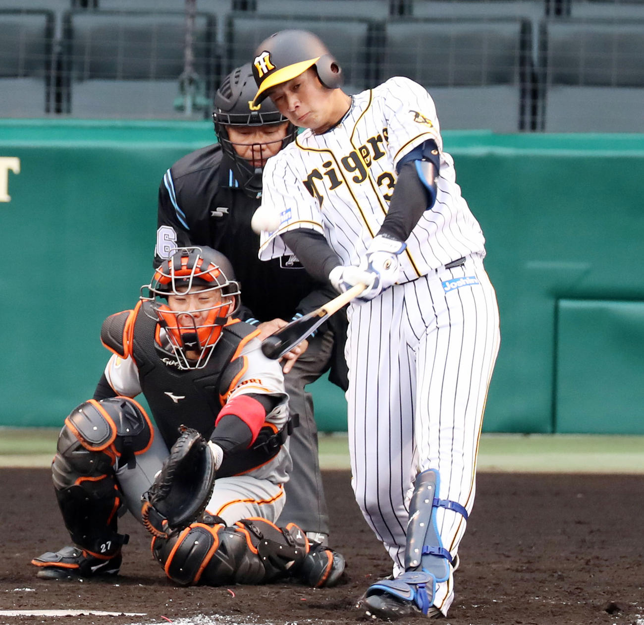 巨人とのオープン戦で左越え適時二塁打を放つ井上広大（2020年3月8日撮影）