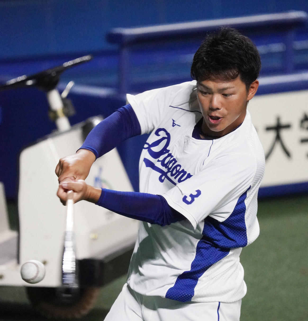 打撃練習をする高橋周平（撮影・森本幸一）