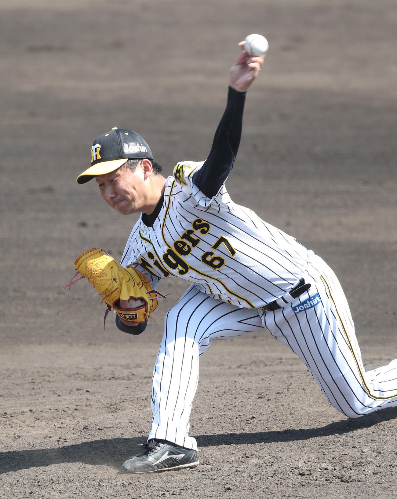 中日との2軍練習試合で登板する岩崎