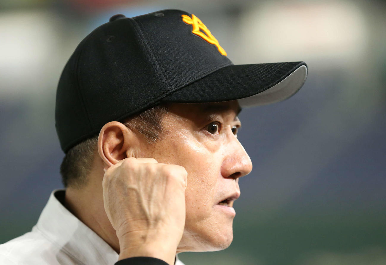 巨人対ロッテ　試合後、取材に応じた原監督（撮影・河野匠）