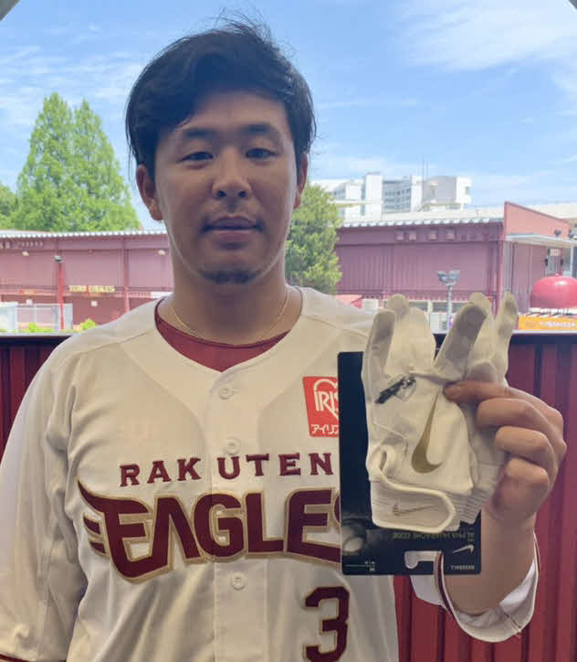 ＜Ｄ＞楽天浅村栄斗内野手バッティンググローブ（球団提供）