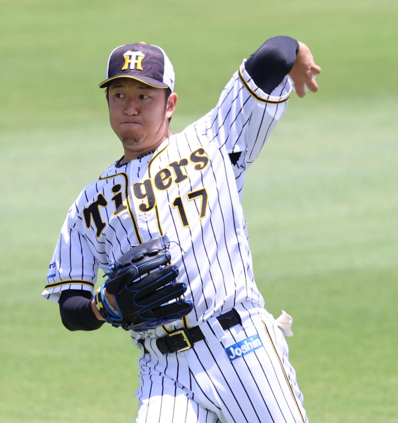 キャッチボールを行う岩貞祐太（撮影・清水貴仁）
