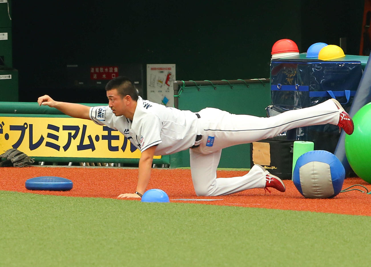 体感を鍛える西武宮川（撮影・河田真司）