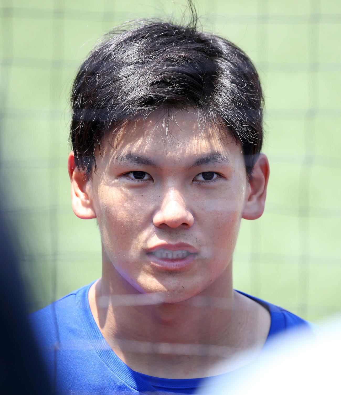 報道陣の質問に答えるDeNA坂本（撮影・鈴木正人）
