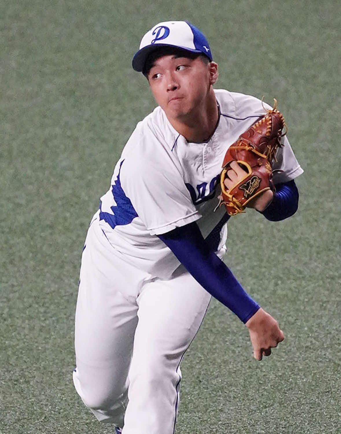 キャッチボールをする中日山本（撮影・森本幸一）