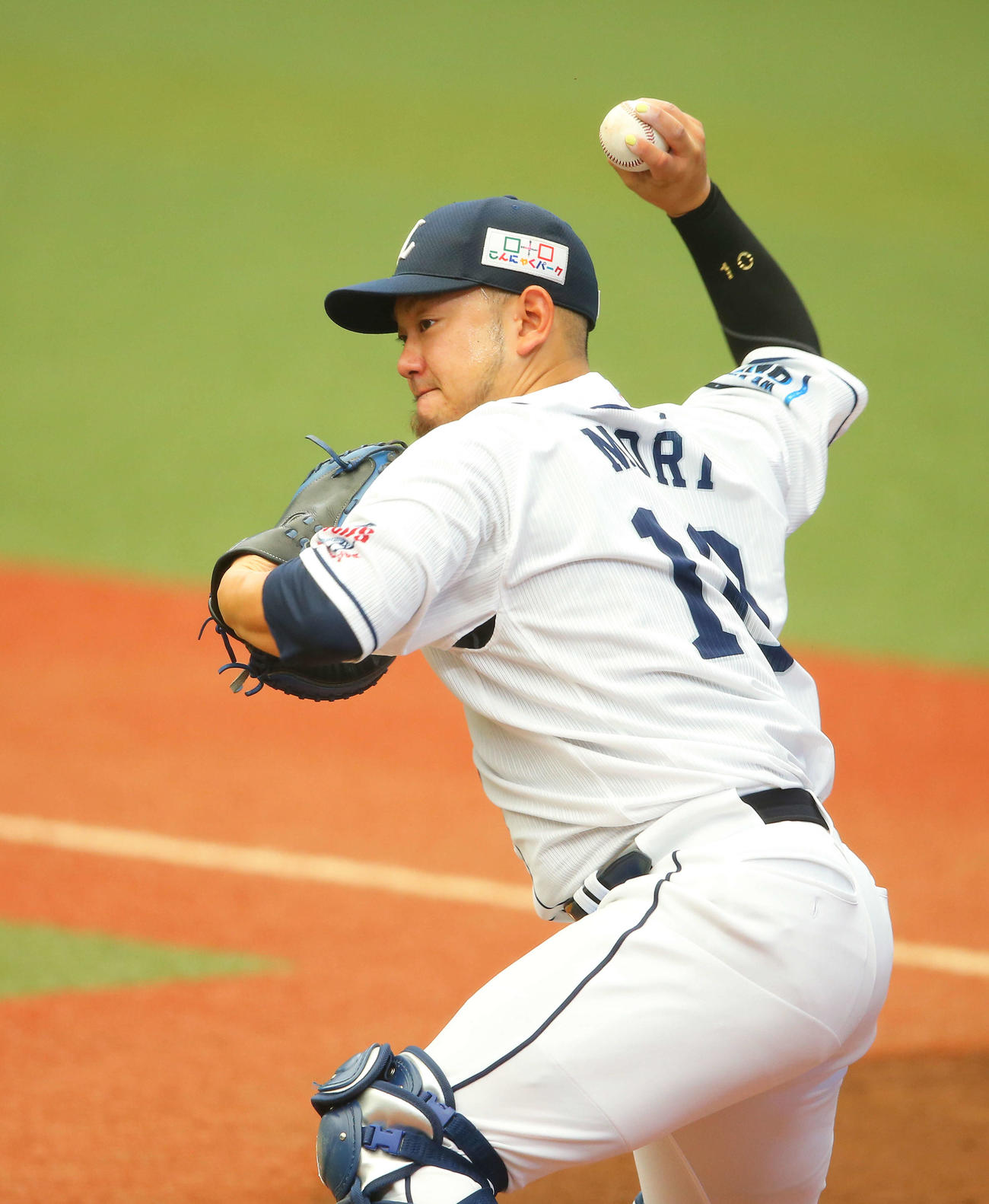 守備練習をする西武森（撮影・河田真司）