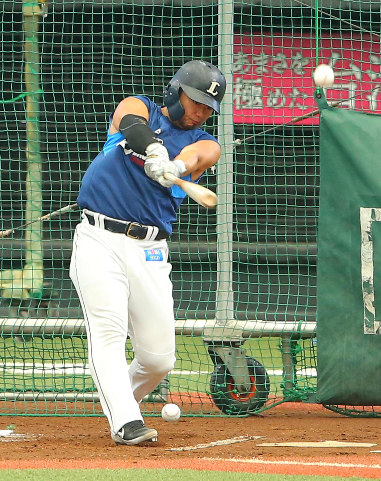 打撃練習をする西武森（撮影・河田真司）