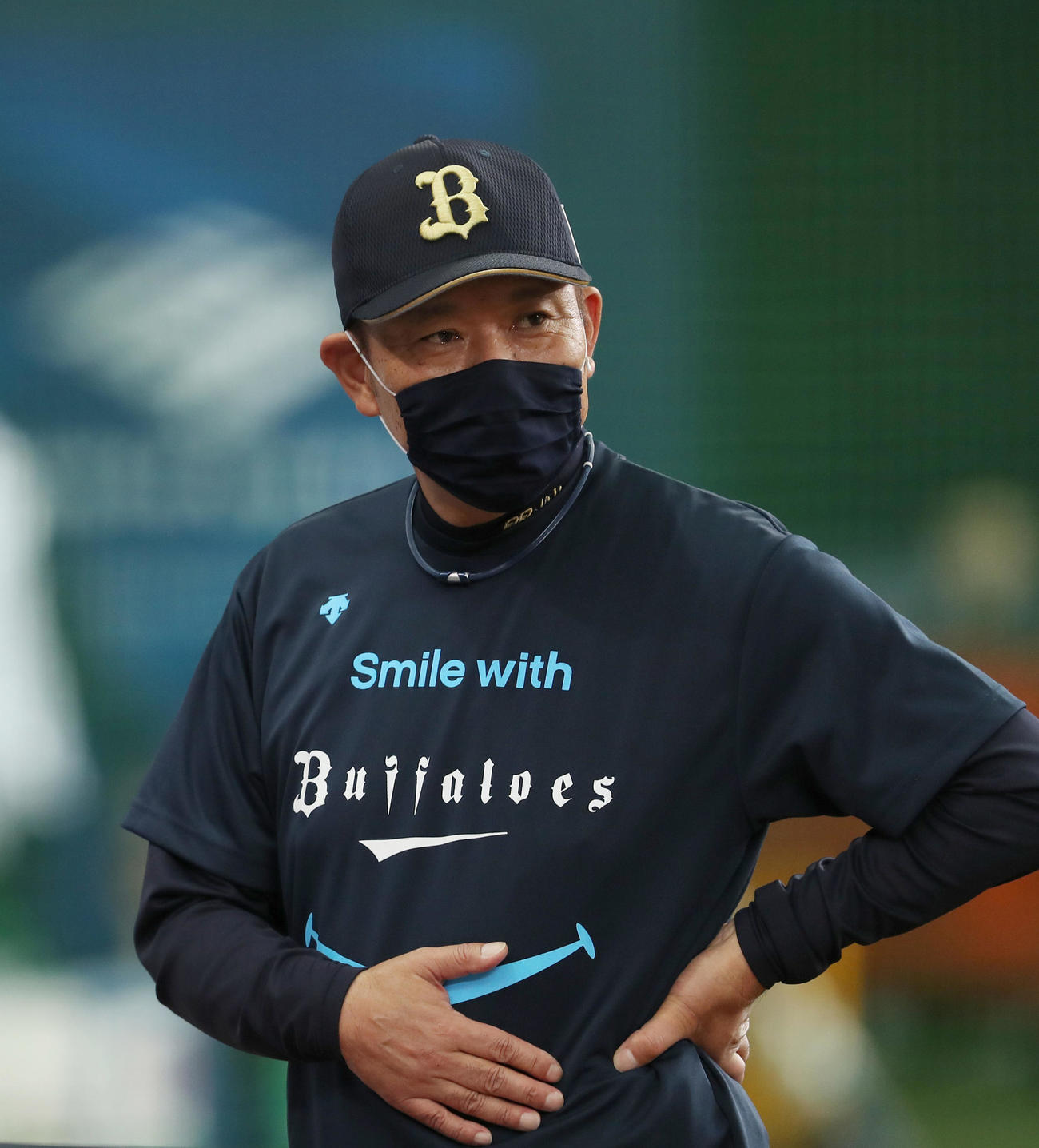 練習を終え取材に応じる西村監督（撮影・前田充）