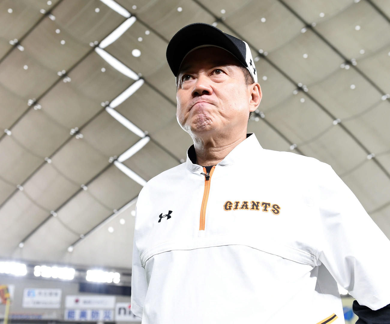 いよいよ開幕へ。記者の質問に答える巨人原監督（撮影・たえ見朱実）