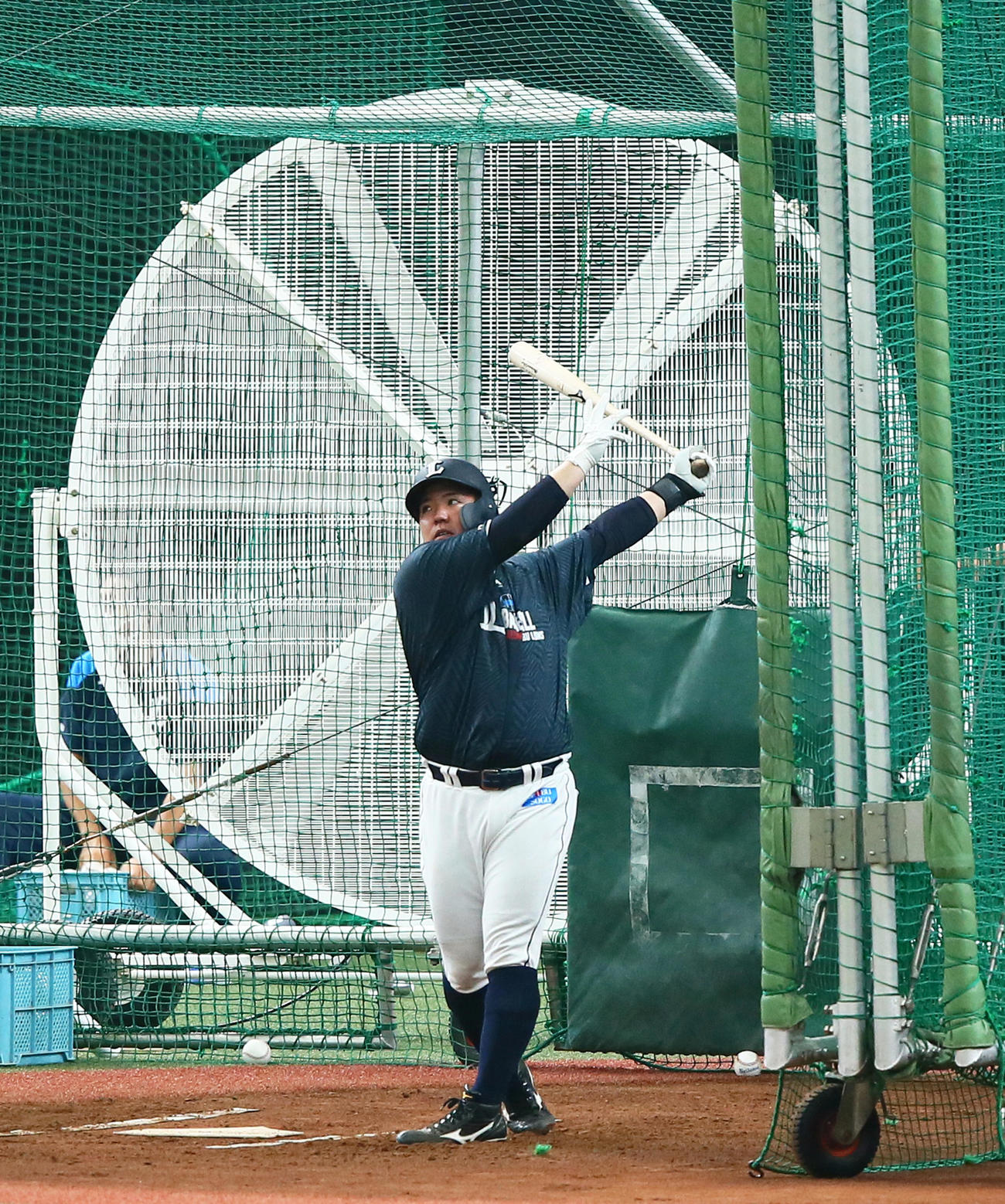 打撃練習を行う西武山川（撮影・足立雅史）