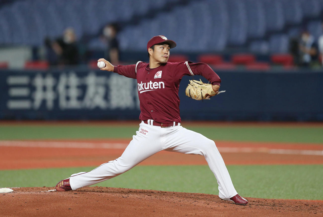 京セラドーム大阪のマウンドで投球練習する楽天則本昂（撮影・前田充）
