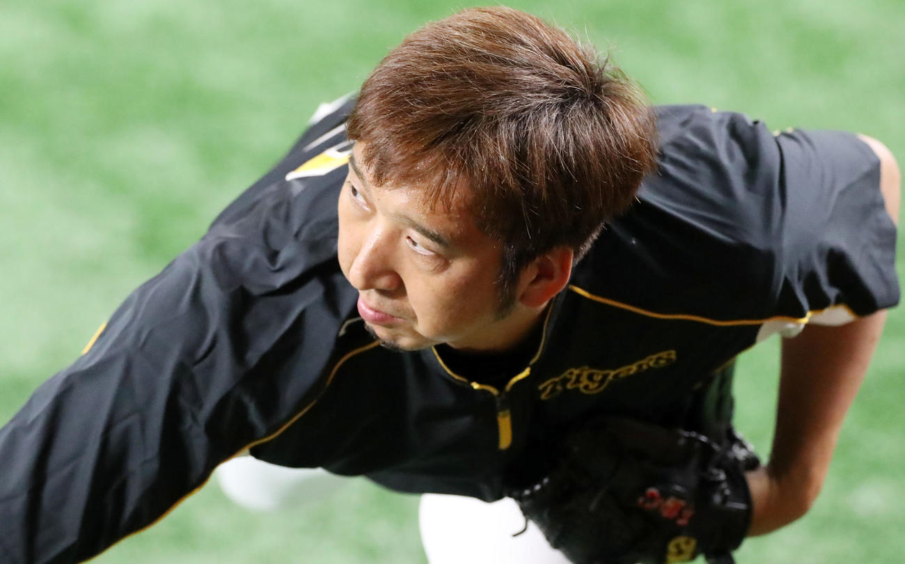 外野でキャッチボールする藤川（撮影・加藤哉）
