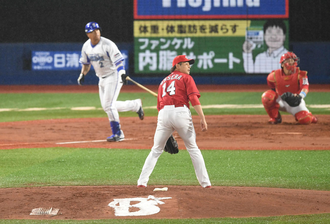 2回裏DeNA1死、大瀬良はロペスに左越えソロ本塁打を許す（撮影・山崎安昭）