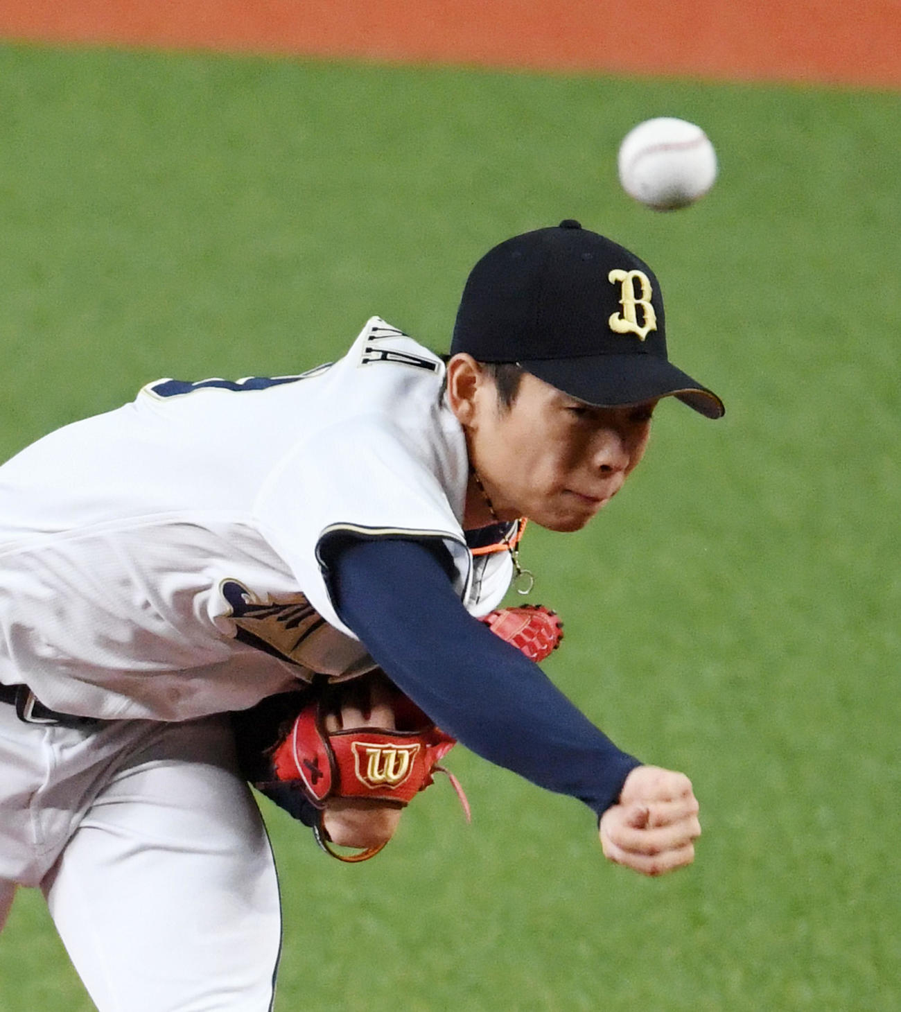 オリックス対楽天　楽天打線を相手に好投するオリックス先発の山岡（撮影・前岡正明）