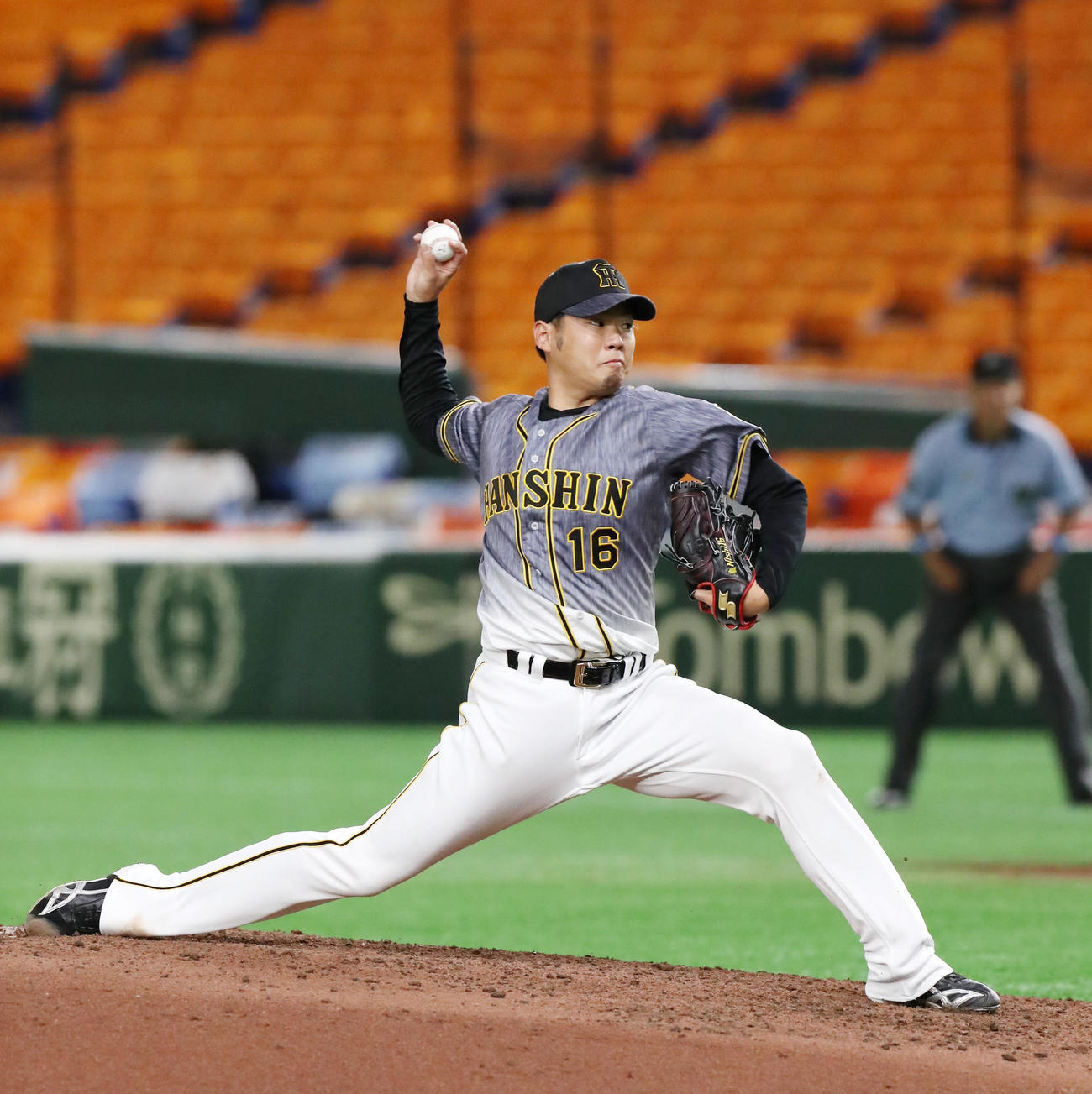 巨人対阪神　3回裏、巨人打線相手に好投を見せる西勇（撮影・加藤哉）