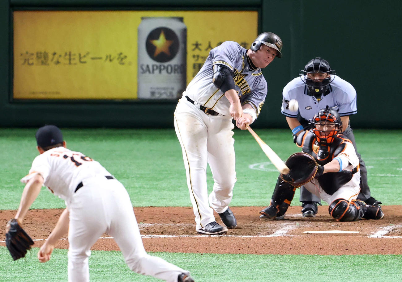 巨人対阪神　6回表阪神無死一塁、三飛に倒れるボーア。投手菅野（撮影・江口和貴）