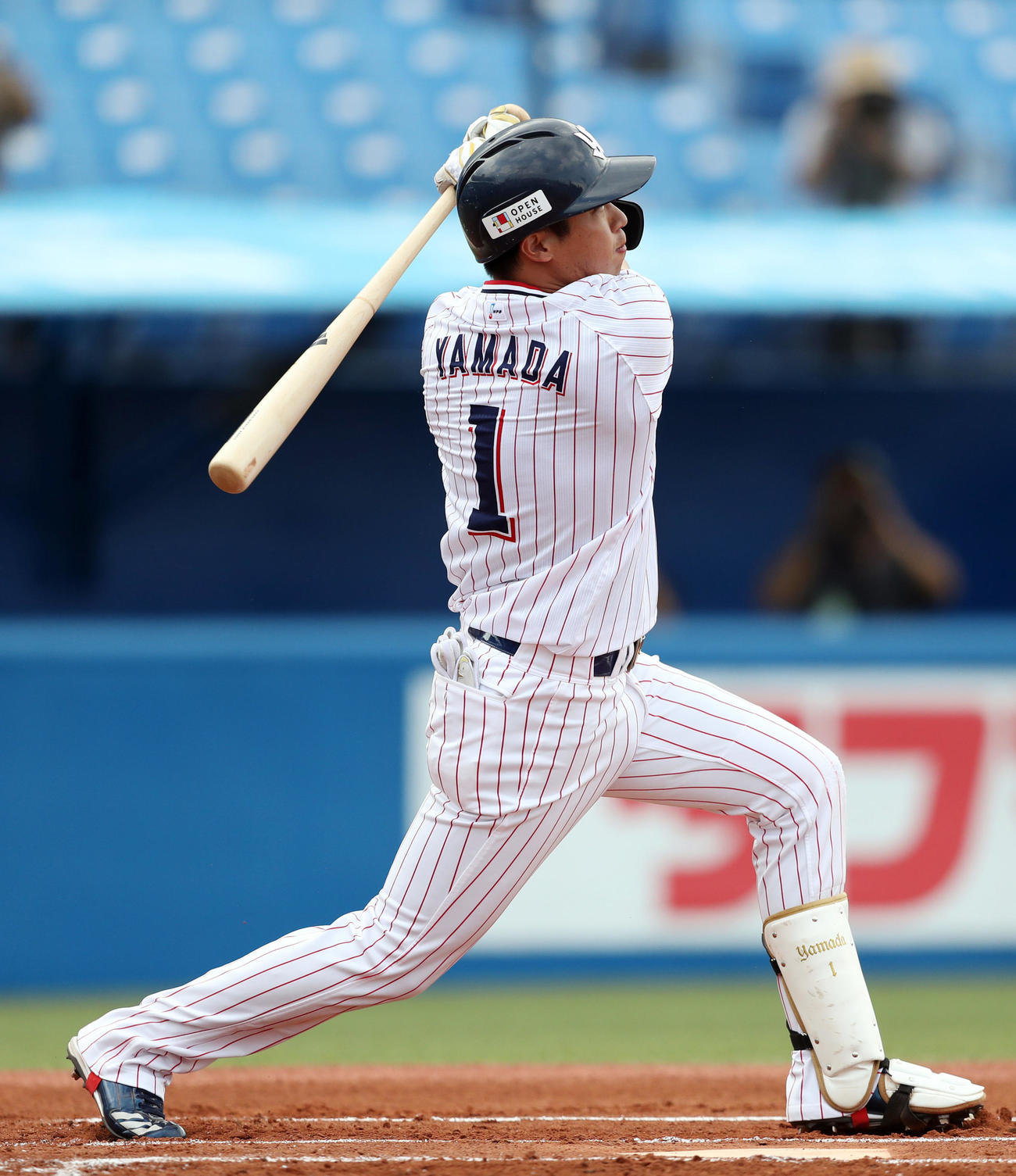 ヤクルト対中日　1回裏ヤクルト無死一塁、2点本塁打を放つ山田哲（撮影・狩俣裕三）